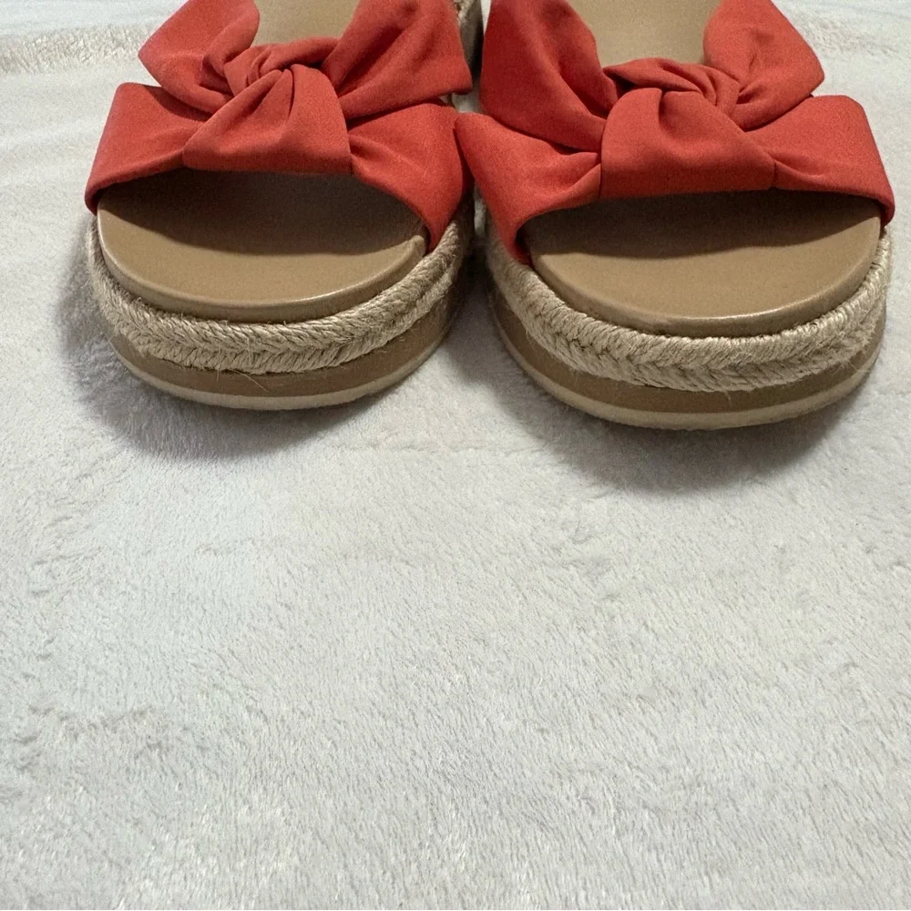 Naturalizer Dayana slide sandal in the Melon Sorbet‎ color.